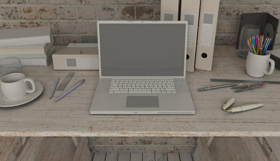 5 лучших столов для офисной работы