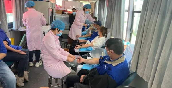 Jiecang Сотрудники пожертвовали кровь, чтобы передать любовь и тепло