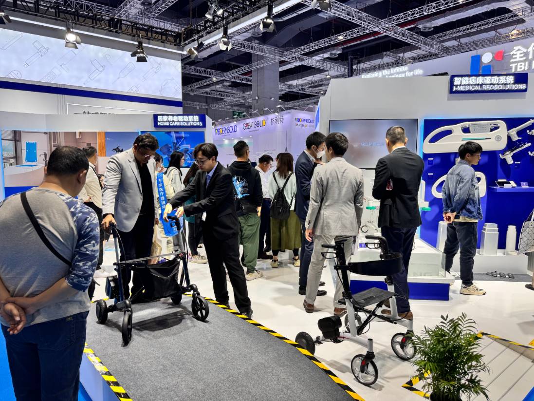 JIECANG на CMEF Spring 2025: Smart Healthcare Solutions в движении