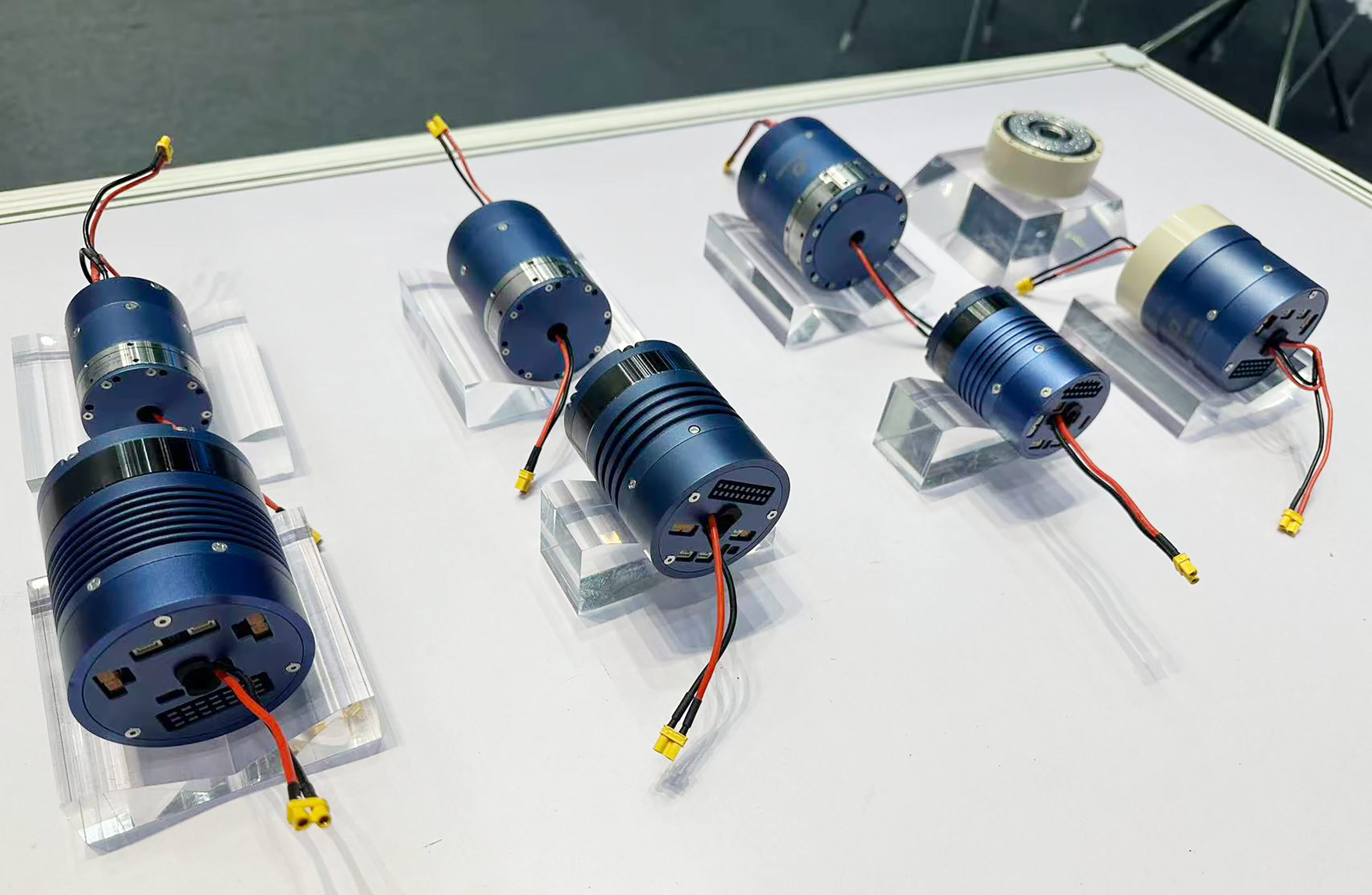 Линейное движение в оборудовании гуманоидной робототехники: приводы, двигатели без сердечника и редукторы | JIECANG
